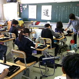 市内小学校の校長先生方に学びの姿を観ていただきました0513