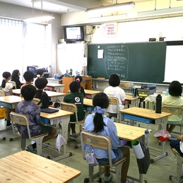 子どもたちの笑顔と歓声が学校に戻ってきました0828