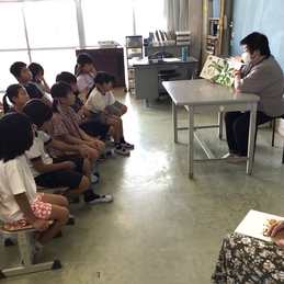 読み聞かせをしていただきました0909