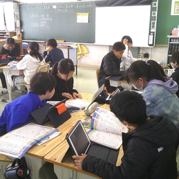 くらしを支える工業生産　1218