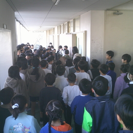 理想に燃えて 誇りも高く 未来をめざし　0318