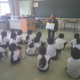 読み聞かせをしていただきました　0512