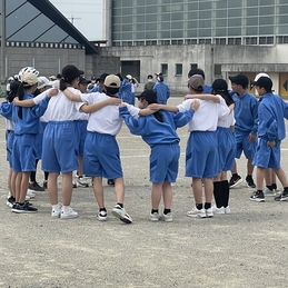 1年生　学年レク　大縄跳び