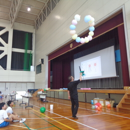 1年生　岐阜聖徳学園大学　古田靖志先生　サイエンスショー