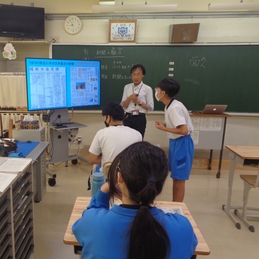羽ばたき2組　中日新聞NIE　新聞を活用しての学び