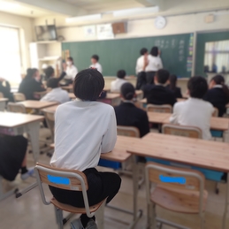 学びのアップデート　学級全体での教科係会