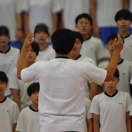 全校　中間合唱交流会