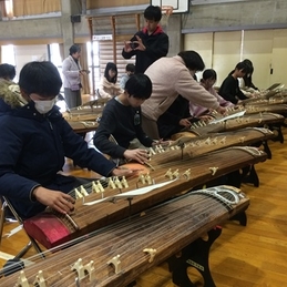 ６年　琴体験