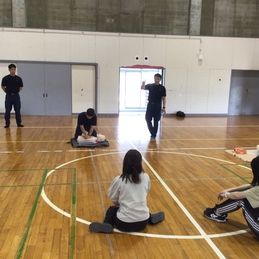 プール掃除と救急救命講習