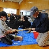 11.21　５・６年生　地域の方・保護者の方と共に「しめ縄づくり」