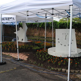 縦割りグループによる花活動（全校）