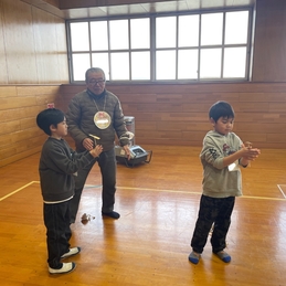 地域の方による昔遊び（１年生）