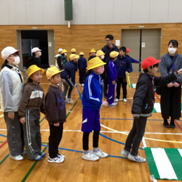 通学班の班旗指導（１～５年）