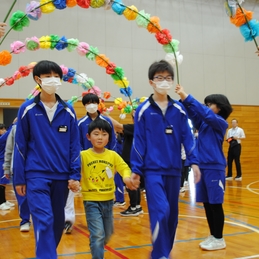１年生を迎える（全校）