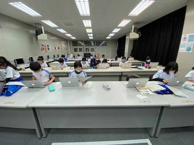 ４年生が Macbookを使ってパソコンの勉強 桑原学園blog 義務教育学校 羽島市立桑原学園