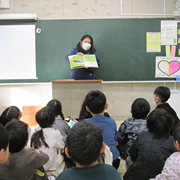 読み聞かせを開催