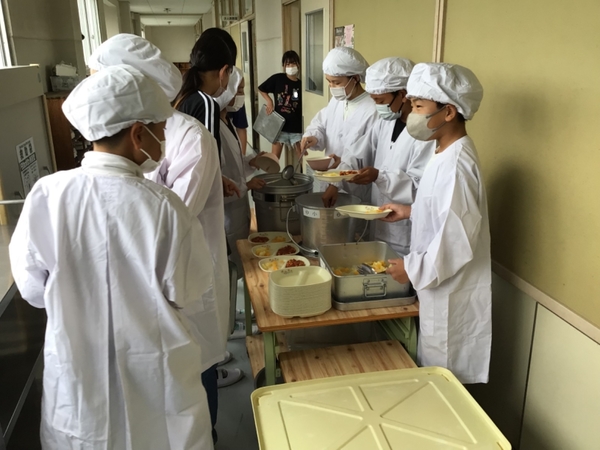 給食当番.jpg