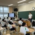 ３年生が広島・神戸研修で学んだことを下級生に報告しました