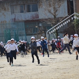 学年合同おにごっこ（２・３年生）