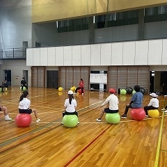 バランスボール教室を行いました