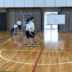 車いす・白杖体験（５年生福祉学習）