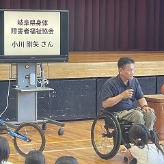 車いすバスケット小川さんの話（５年生福祉学習）