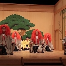 ６年生総合的な学習の時間「能の発表会」が行われました